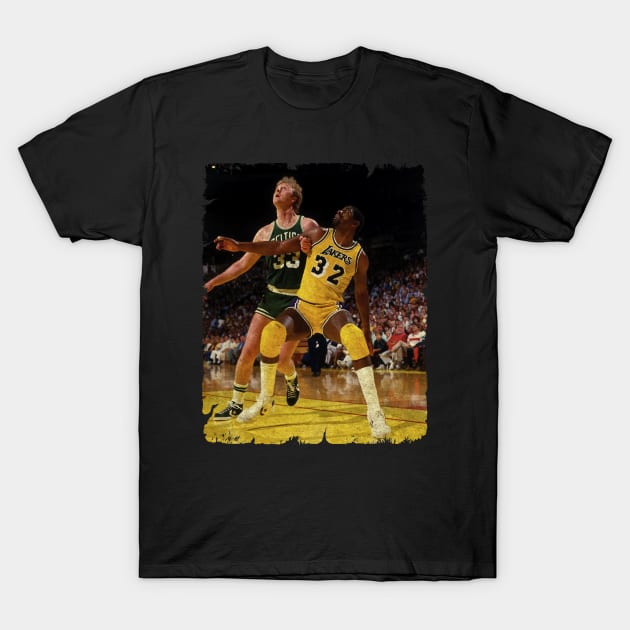 Larry Bird vs Magic Johnson T-Shirt by Wendyshopart